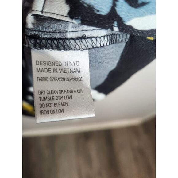 Yumi Kim Liz Belted Romper/love triangle black sz M dark floral fairy romantic - Picture 9 of 12